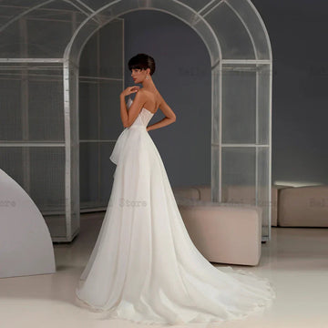 Elegant Wedding Dresses Strapless Sleeveless White Bridal Gowns Pleat Appliques Back Sweep Train A-Line Vestidos De Novia