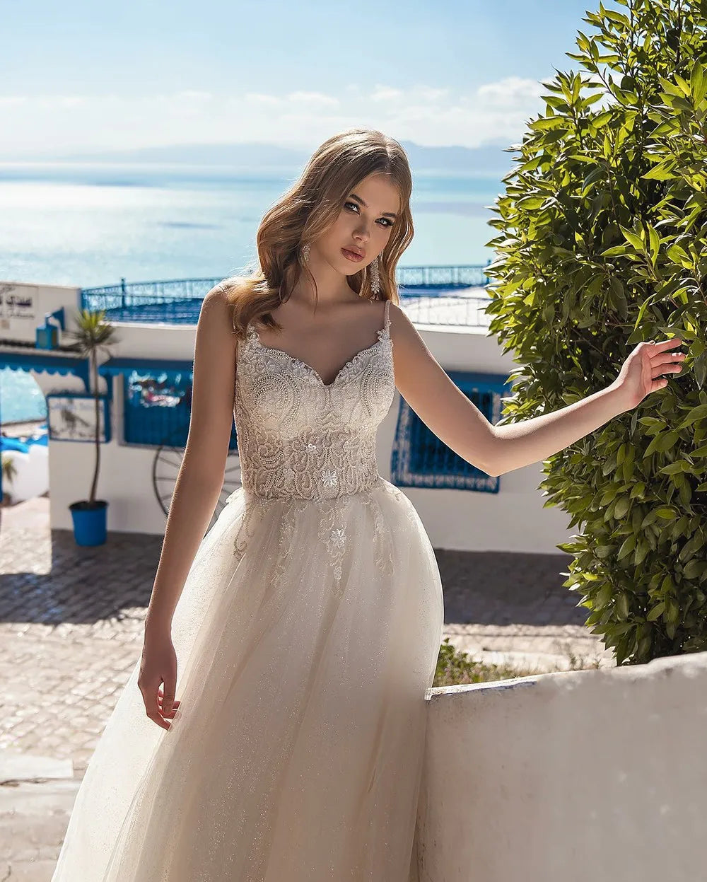 Sexy Sapghetti Straps Wedding Dresses Women Customized Beading Lace Applique Brides Dress Backless Glitter Bridal Gown