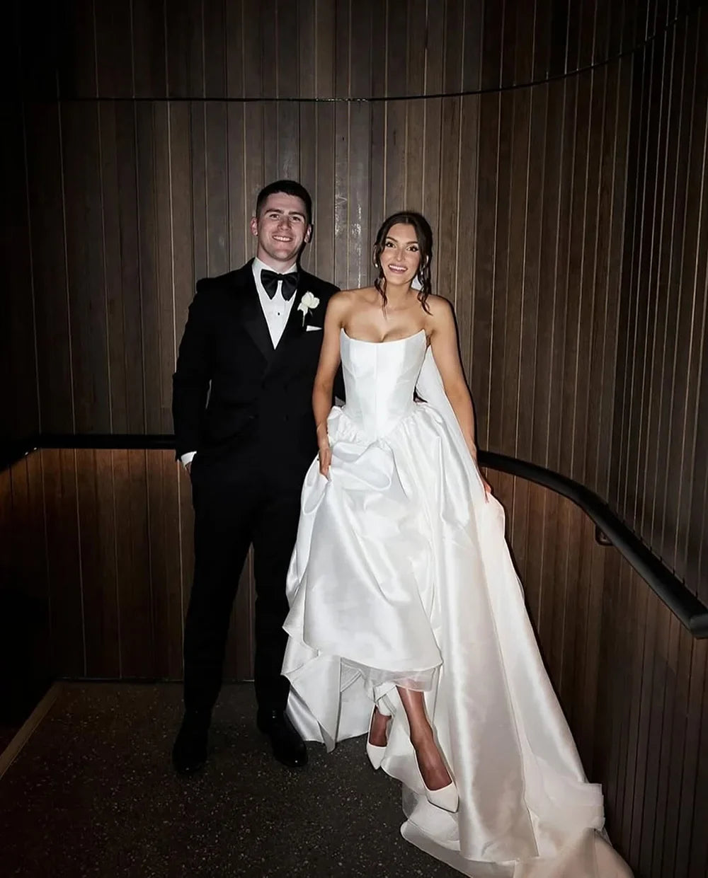 Satin Wedding Dresses For Bride Modern Corset Strapless Long Brides Gown Luxury A-line Formal Bridal Dress Customized