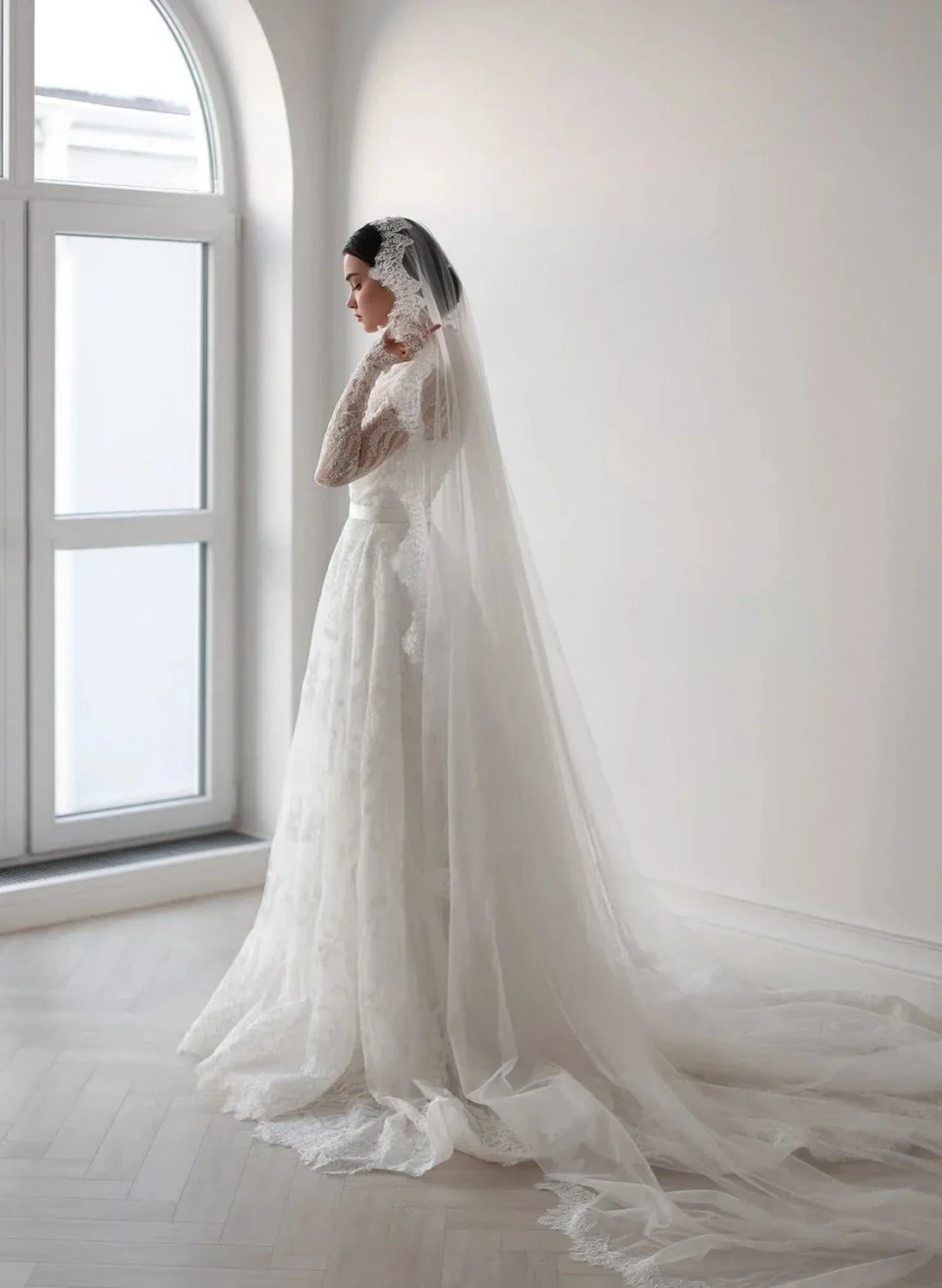 Luxury lace A-line wedding dress long sleeves round high neck sweep train Muslim bride bridal gown