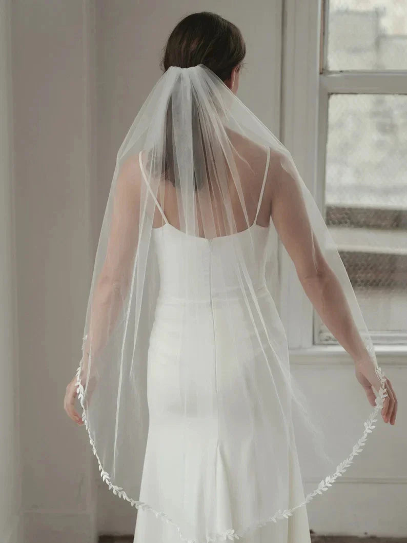NZUK Leaf Lace Edge Wedding  Veils With Comb Cathedral Bridal Veil Thin Lace Trim Mantilla Veu
