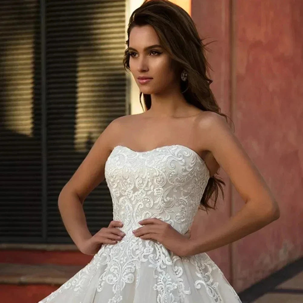 Elegant Wedding Dress 2026 Strapless Lace Appliques Tulle A-Line Bride Dresses Bridal Gowns Sweep Train Robe De Mariage