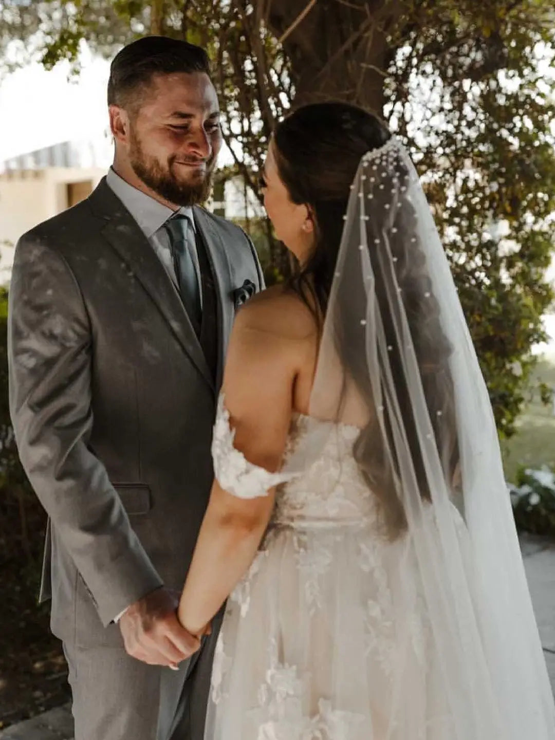 Elegant Pearls Bridal Veil Soft 1 Tier Beaded Wedding Veil for Bride Simple Cathedral Length Veils with Comb v180