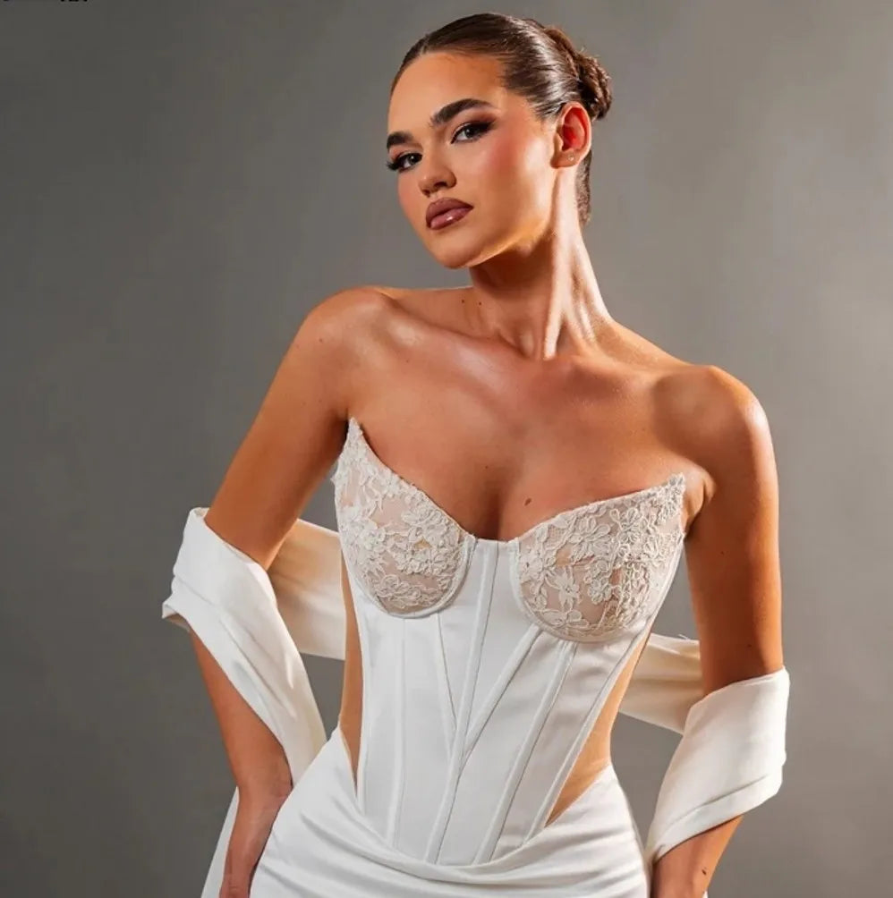 Elegant mermaid wedding dress strapless lace appliques cut-out sleeveless bridal gown