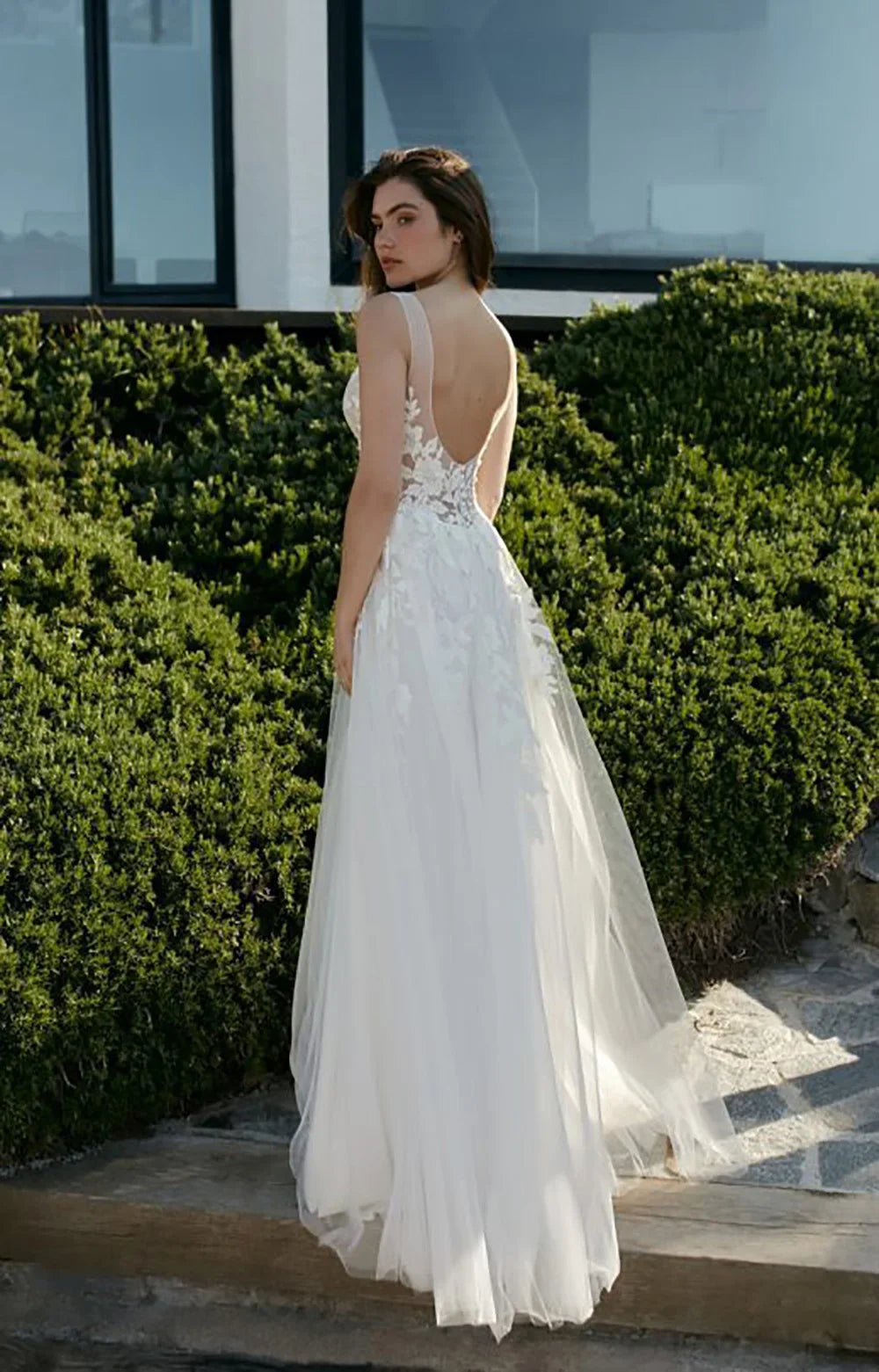 A-Line Boho Wedding Dresses V Neck Lace Appliques Backless Elegant Bridal Gown Sleeveless Tulle Wedding Dresses Customized