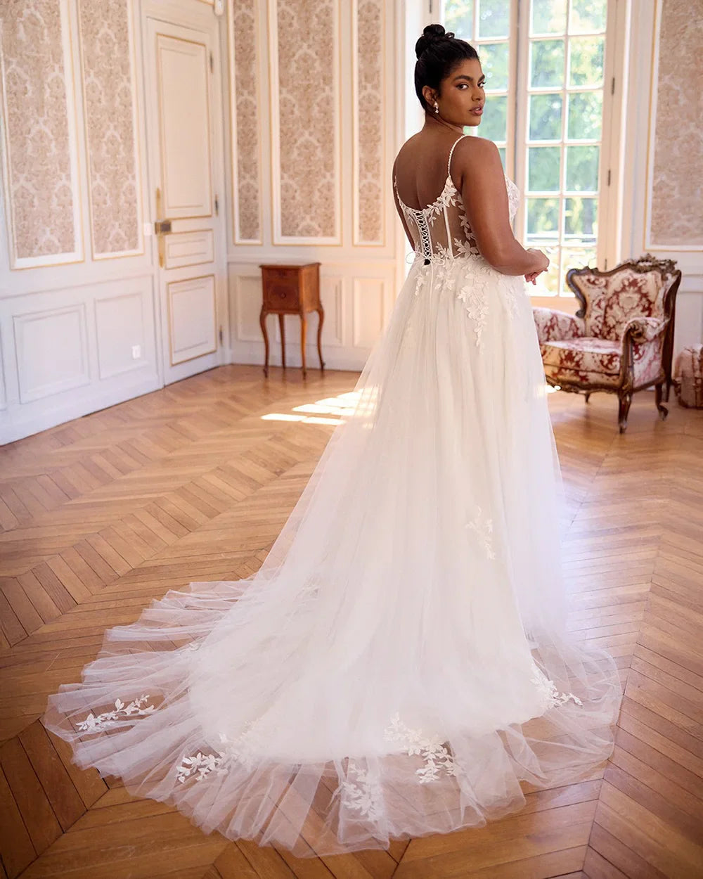 Boho Wedding Dresses Plus Size Bride Gown Illusion Tulle Lace Appliques Bridal Dress A-Line Court Train V-Neck Wedding Gown
