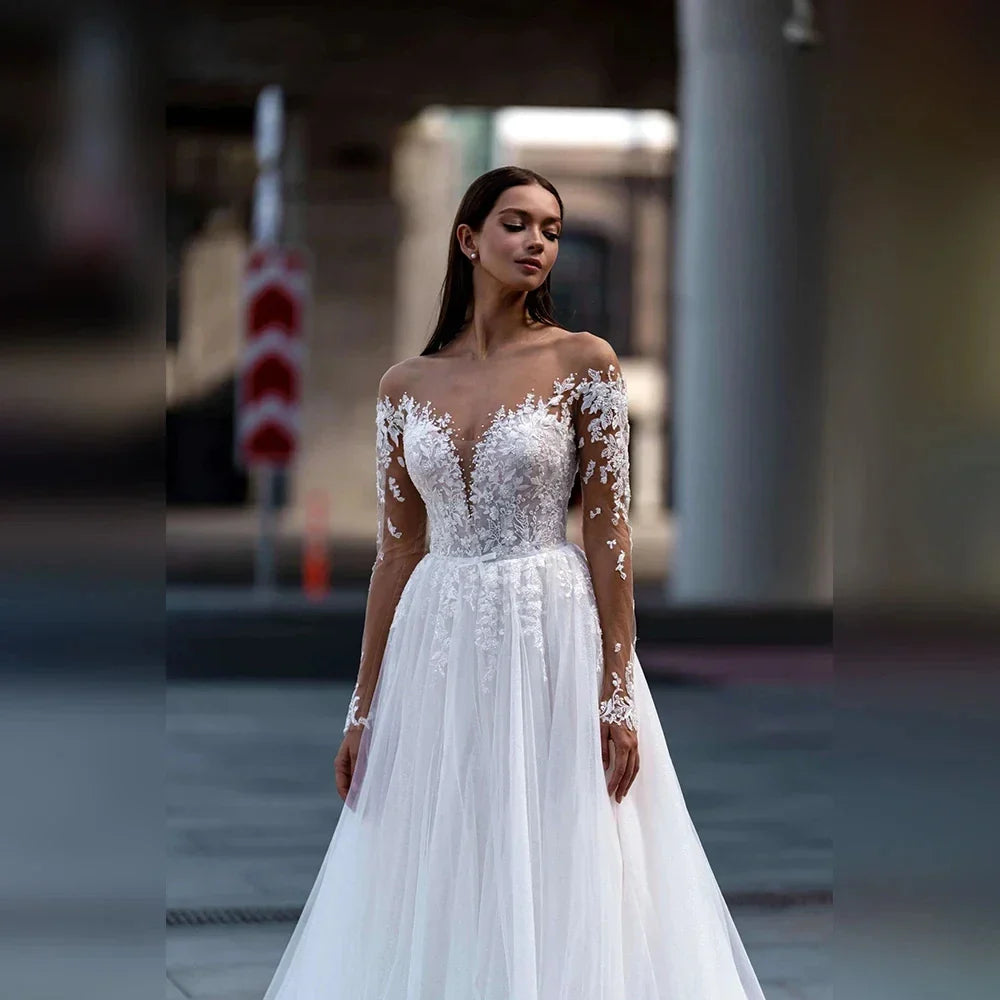 Classic sweetheart bridal gown lace appliques full sleeves formal party tulle wedding dress