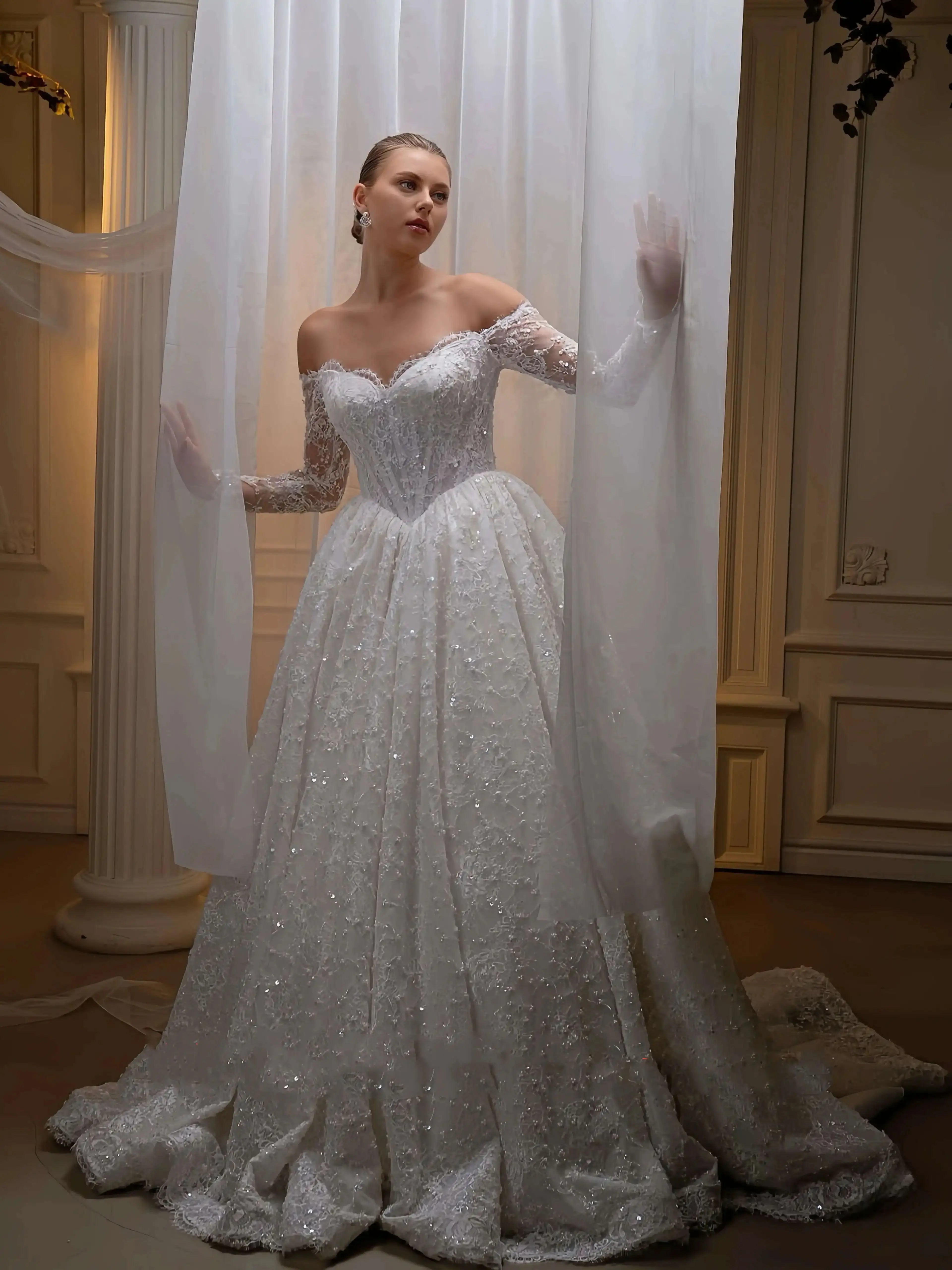 Elegant Lace Pearls Wedding Dresses Strapless Long Sleeves Bridal Gowns Sweep Train Bridal Gown Vestido De Noiva Customized