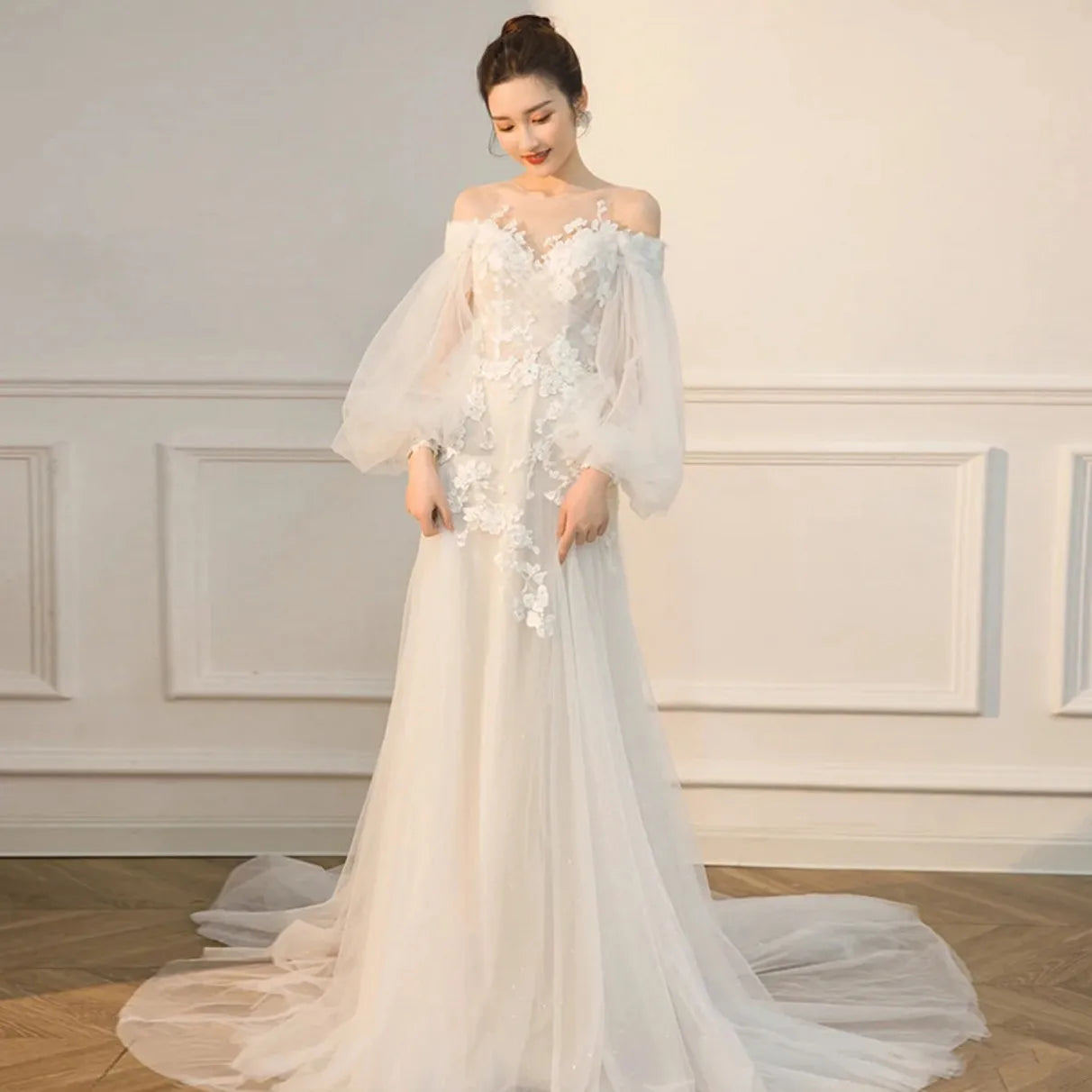 Wedding dress - neckline view