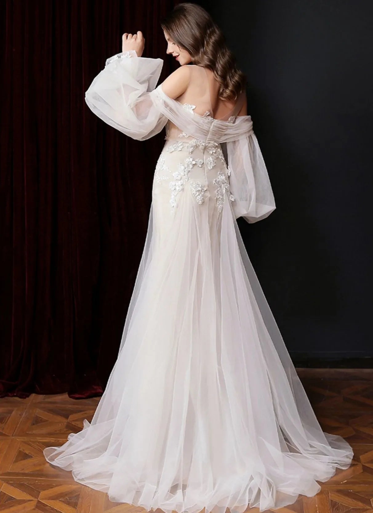 Sleeves lace appliques - side
