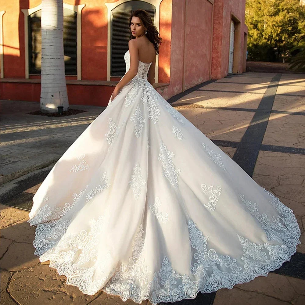 Elegant Wedding Dress 2026 Strapless Lace Appliques Tulle A-Line Bride Dresses Bridal Gowns Sweep Train Robe De Mariage