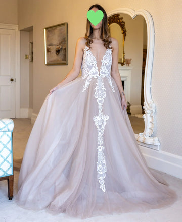 Customized 2026 Women's Wedding Dress With Deep V-Neck Backless Chiffon A-List Wedding Dress Lace Decal Vestido De Noiva
