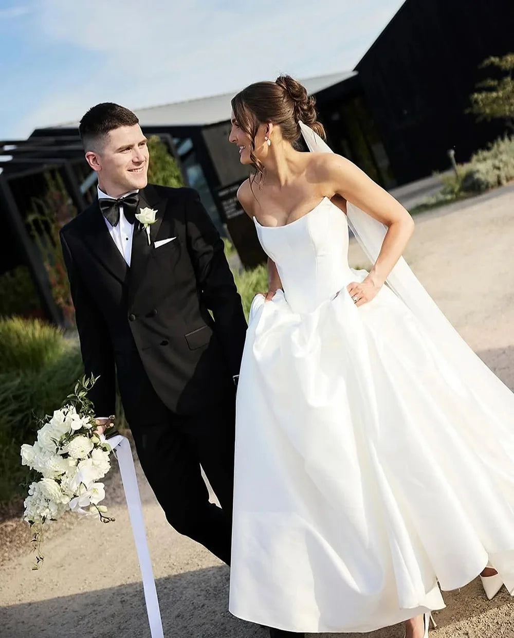 Satin Wedding Dresses For Bride Modern Corset Strapless Long Brides Gown Luxury A-line Formal Bridal Dress Customized