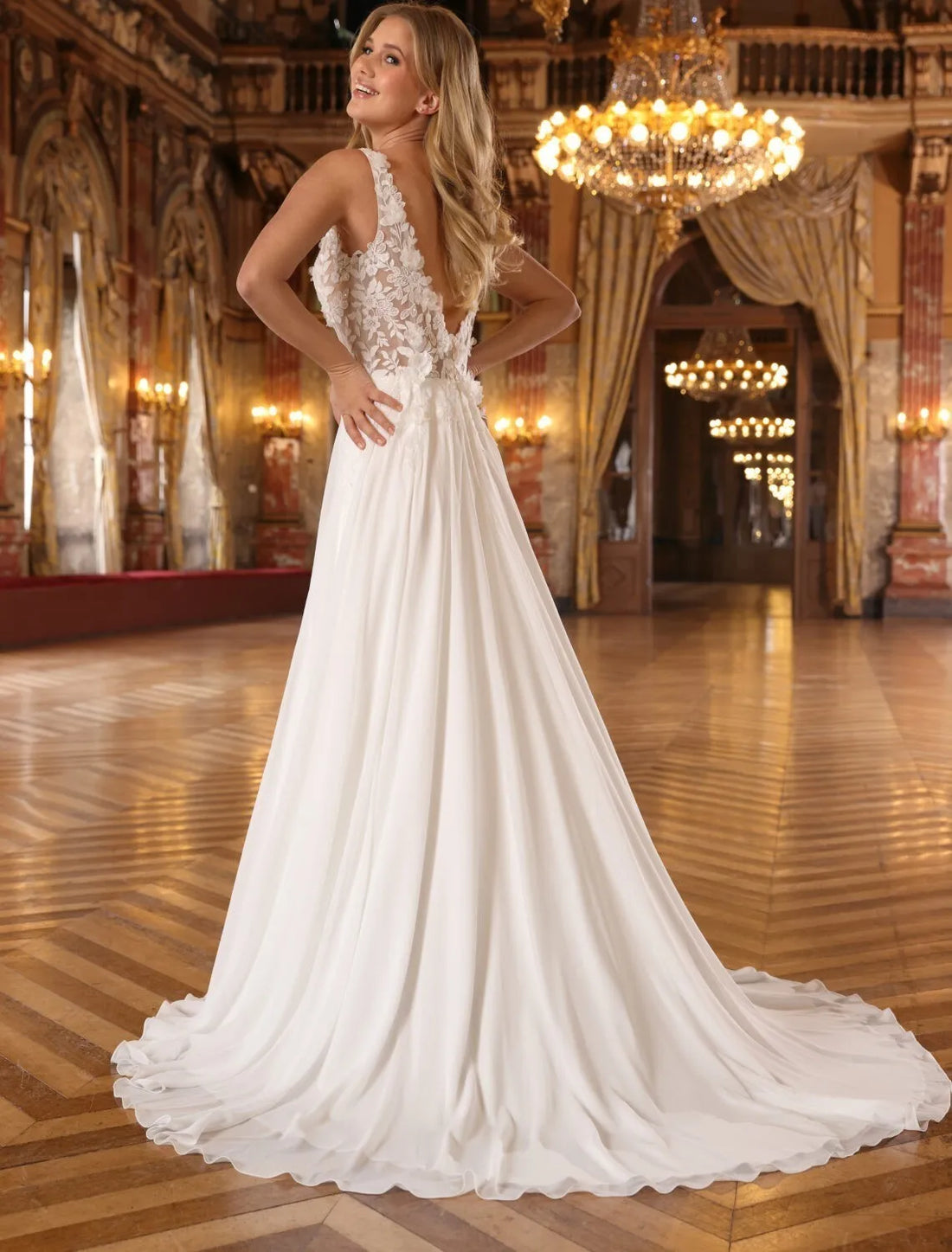Boho Beach Wedding Dresses Floral Lace Appliques V Neck Sexy High Slit Brides Gown Backless Bridal Dresses Customized