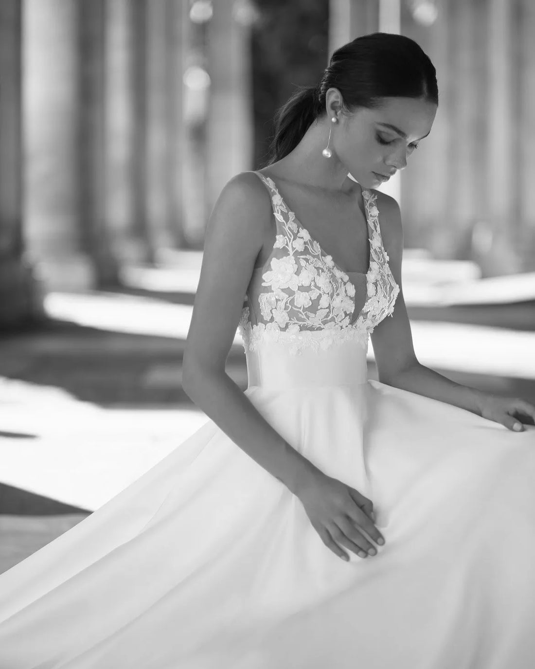 Lace Satin Wedding Dresses Customized Sexy Backless V-Neck A-Line Women Bridal Dresses Customized Vestidos de Novia