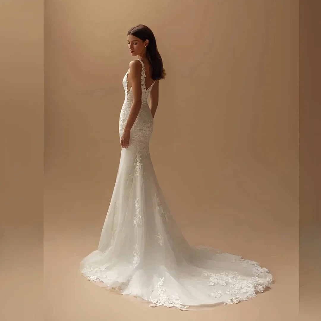 Charming V-neck sexy lace appliques spaghetti straps backless mermaid wedding dress bridal gown