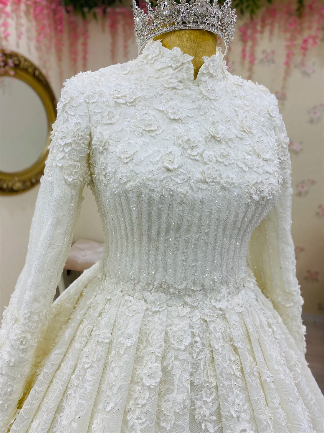 Customized  Luxury Dubai Muslim Wedding Dress Ball Gown Long Sleeve lace Beaded Saudi Arabia Bridal Dress vestidos de novia