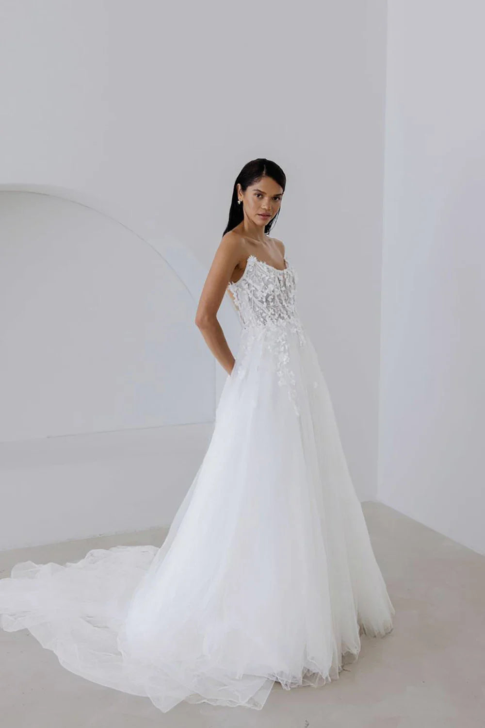 Customized Elegant Corset Wedding Dress Strapless Floral Lace Applique A-line Tulle Bridal Gown Women Romantic - Image 1