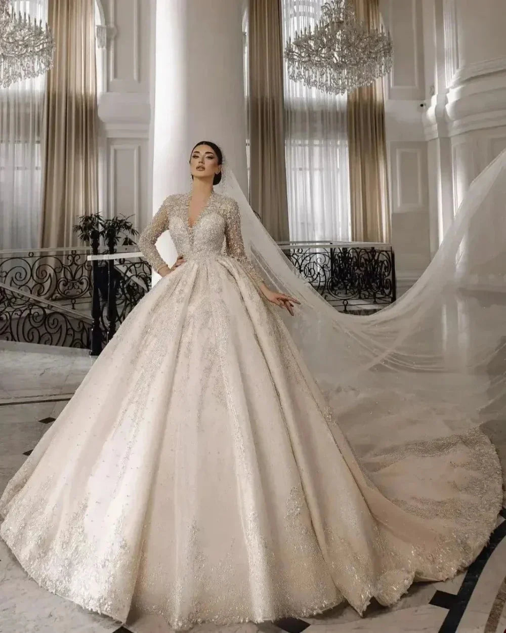 Exquisite Shine Lace A-Line Wedding Dress Elegant Pearls Appliques Slim Fit Ball Gown Brush Train Bridal Gowns Dress Customized