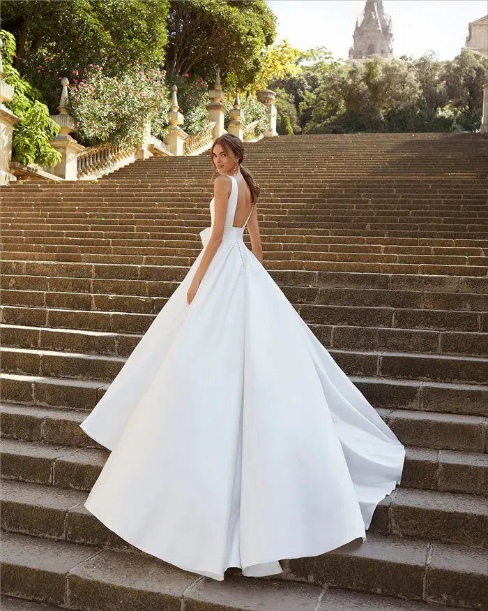 Satin Wedding Dresses Square Neck Backless Elegant Bridal Dress A Line Sleeveless Luxury Long Bride Dress Customized