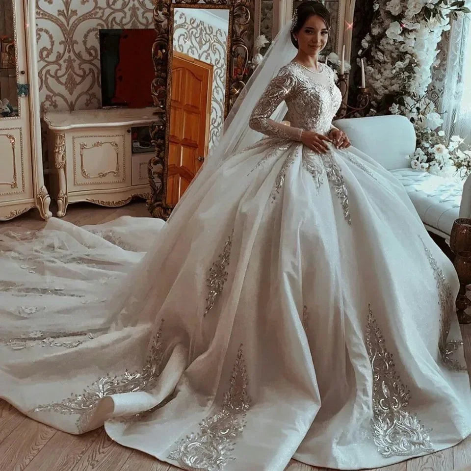 Luxurious Princess Ball Gown Wedding Dresses Lace Appliques O-Neck Bridal Gowns Chapel Train Customized Vestido De Noiva