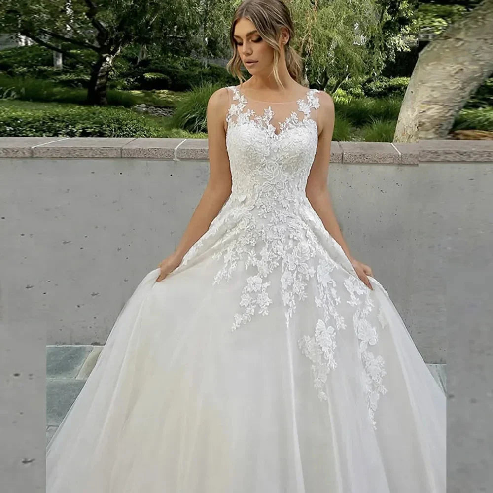 Elegant white wedding dress simple off-shoulder sleeveless fluffy princess romantic lace applique custom bridal gown
