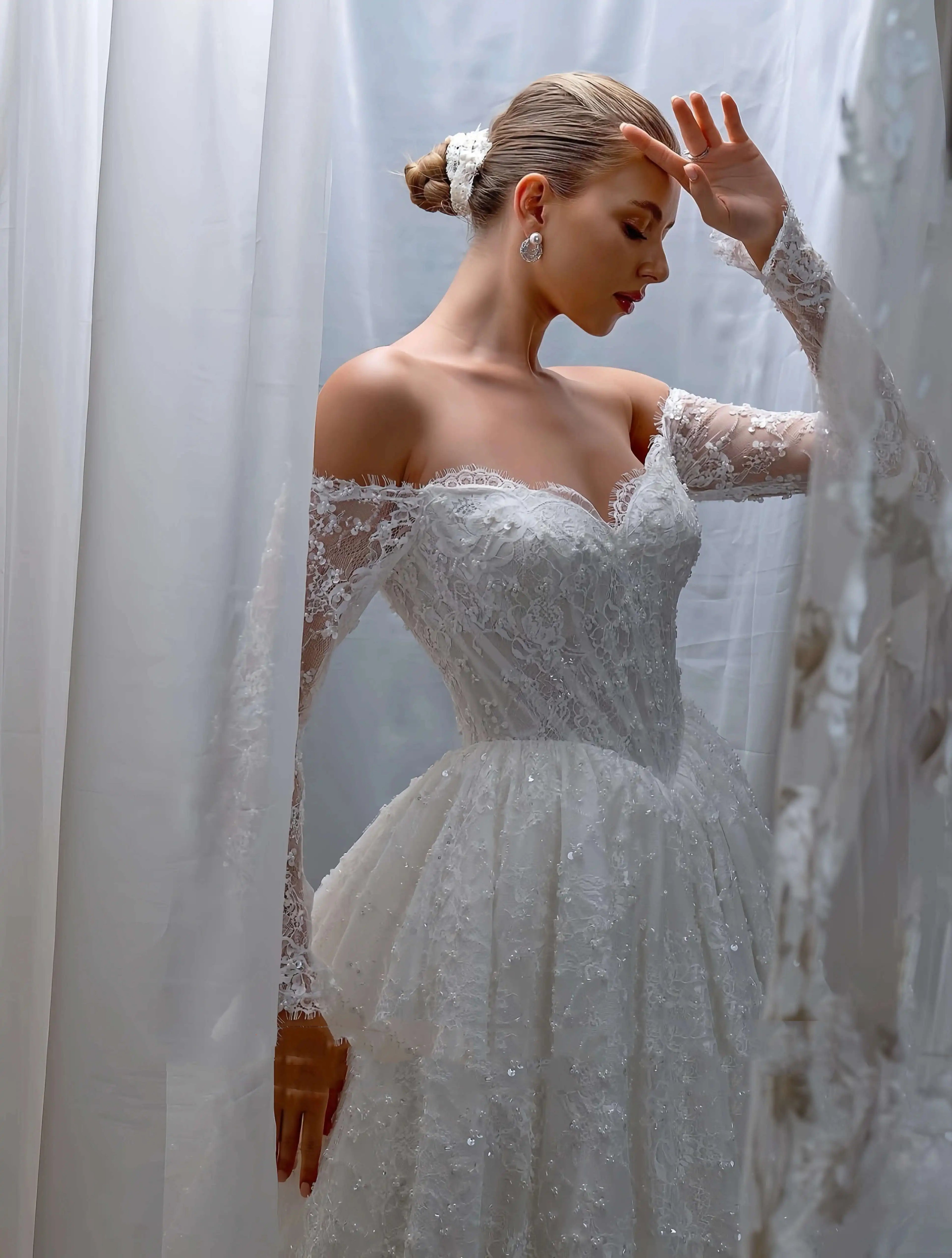 Elegant Lace Pearls Wedding Dresses Strapless Long Sleeves Bridal Gowns Sweep Train Bridal Gown Vestido De Noiva Customized