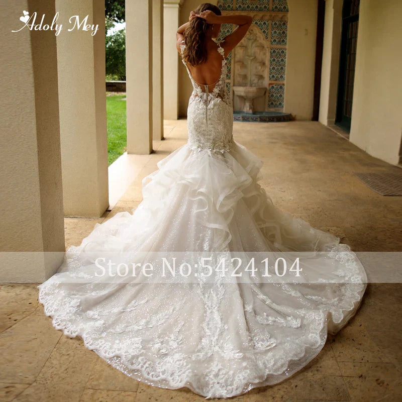 Gorgeous Flowers Spaghetti Straps Mermaid Wedding Dress Delicate Beading Appliques Backless Trumpet Bridal Gown