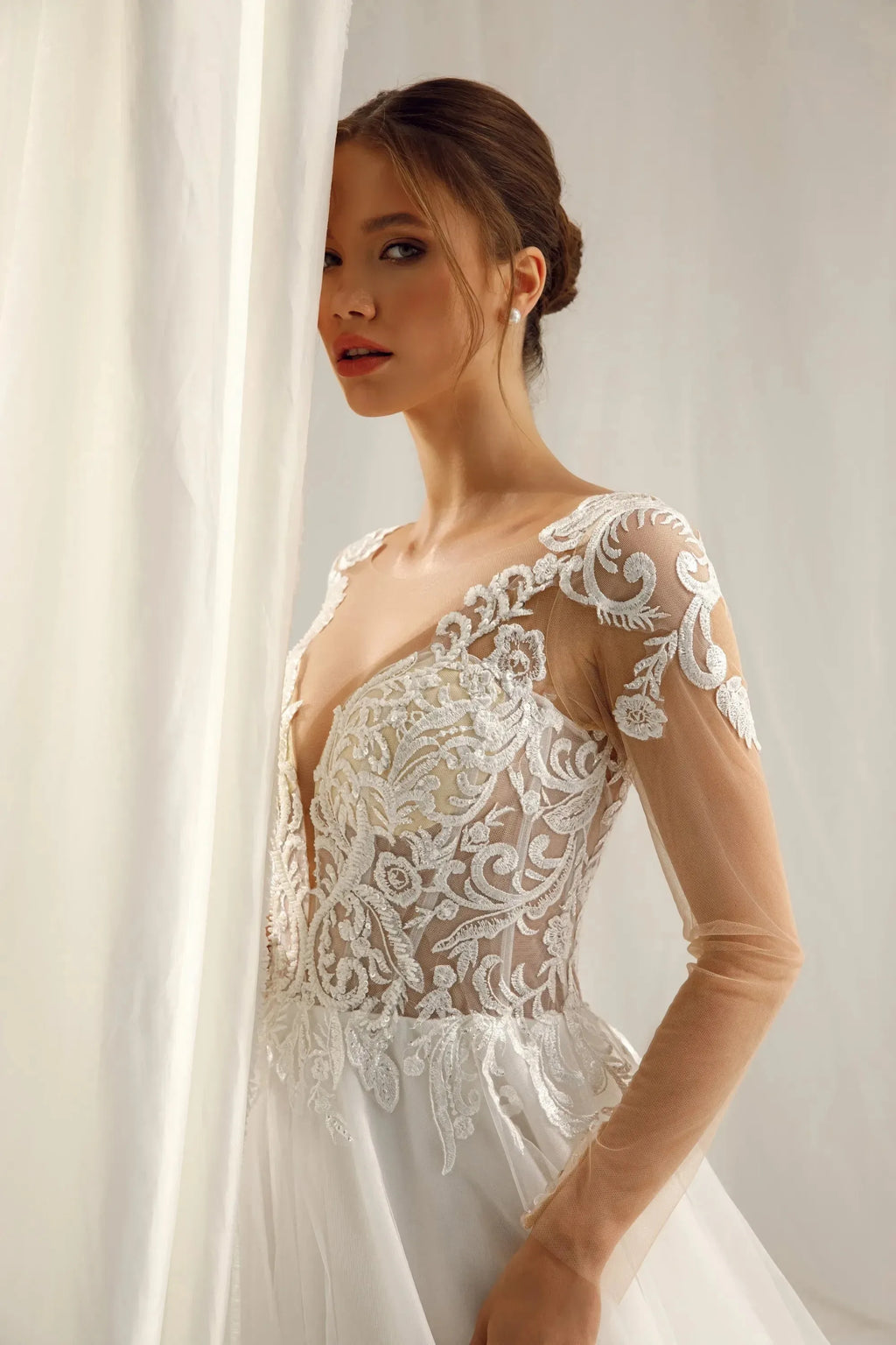Lace Applique Boho Wedding Dresses A-Line Tulle Backless Brides Wedding Gown Elegant Sleeveless Bridal Dresses Customized
