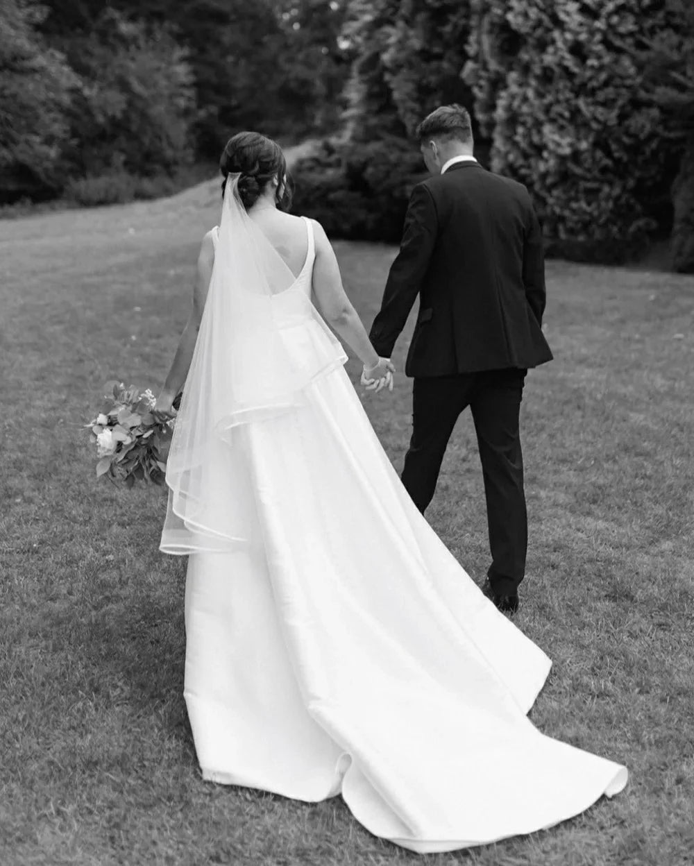 Satin Wedding Dresses Bride Scoop Neck Sleeveless A Line Wedding Party Gown Elegant Backless Women Bridal Dress Customized