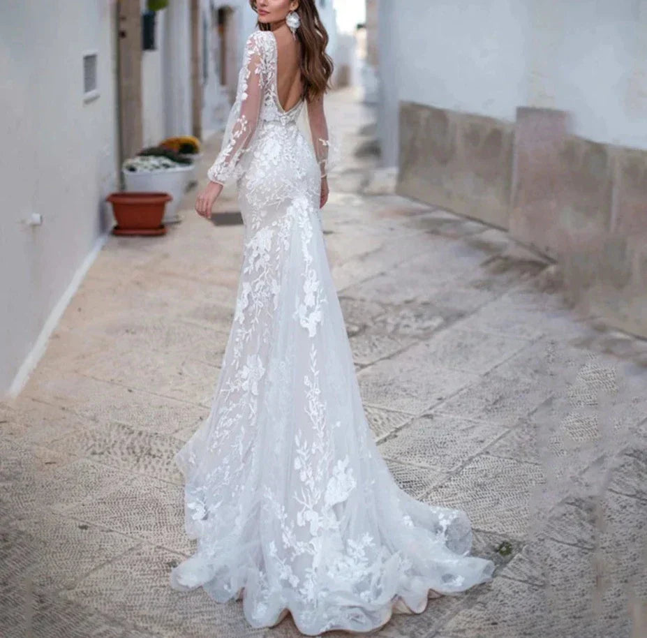Backless luxury V-neck long sleeve mermaid tulle lace appliques elegant bridal gown detail