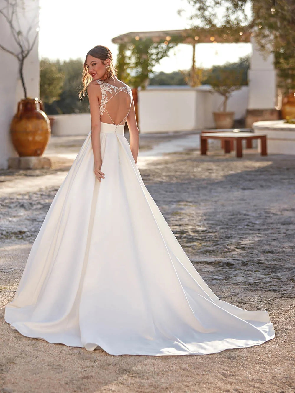 Msikoods Satin Wedding Dresses Women Lace Appliques A-Line Bridal Gown Women Strapless Sexy Backless Brides Dresses Customized