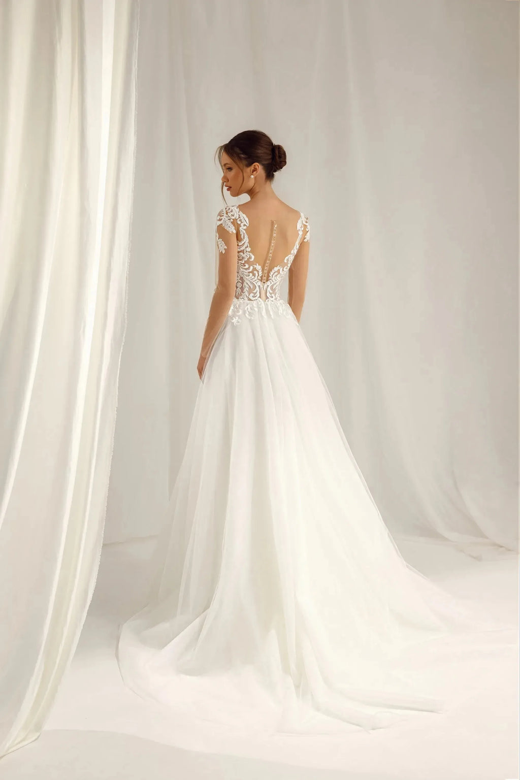 Lace Applique Boho Wedding Dresses A-Line Tulle Backless Brides Wedding Gown Elegant Sleeveless Bridal Dresses Customized