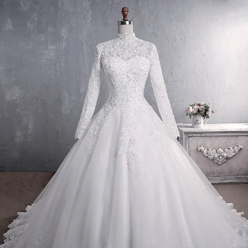 Train bride dress - sleeve