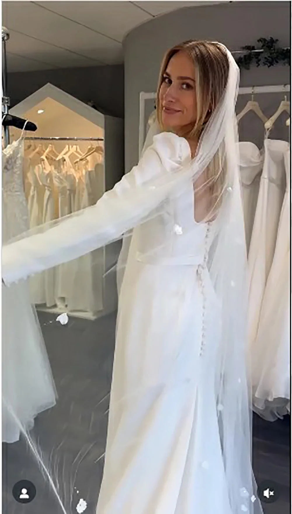 Square Neck Long Sleeve Crepe Bridal Gown 2026 Elegant Simple Wedding Dresses Simple White Bride Wedding Dress Customized