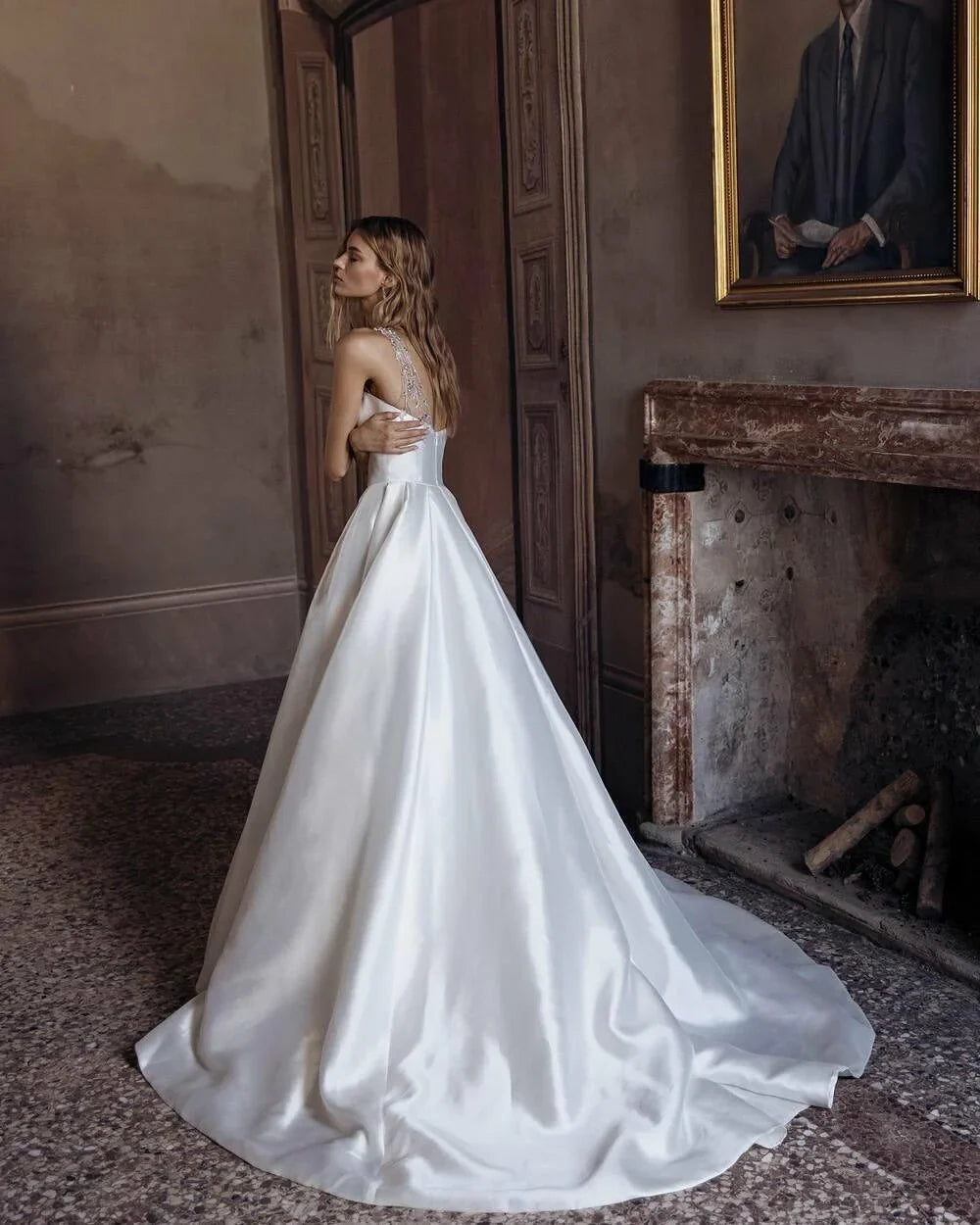 Modern Satin Wedding Dresses Sleeveless Bridal Gown Beaded Shoulder Backless Brides Dress Luxury Wedding Gowns Customized