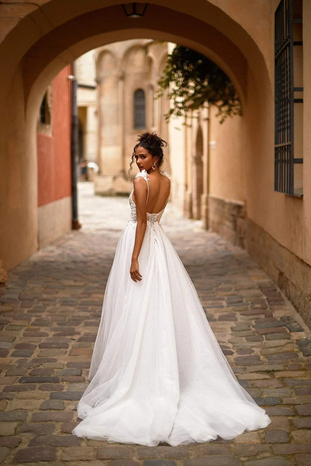 Luxury Wedding Dresses Brides Sexy V-Neck Lace Flower Beads Bridal Gowns Tulle Backless A-Line Boho Bride Dresses Customized