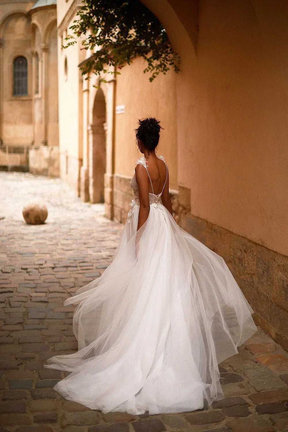 Luxury Wedding Dresses Brides Sexy V-Neck Lace Flower Beads Bridal Gowns Tulle Backless A-Line Boho Bride Dresses Customized