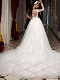 Lace appliques bride - side angle