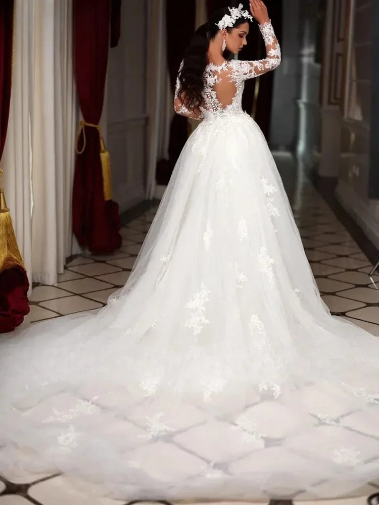Lace appliques bride - side angle