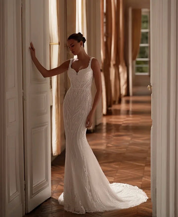 Customized Elegant wedding dress, boat-shaped collar, thin shoulder straps, Sparkling mermaid dress. amanda novias