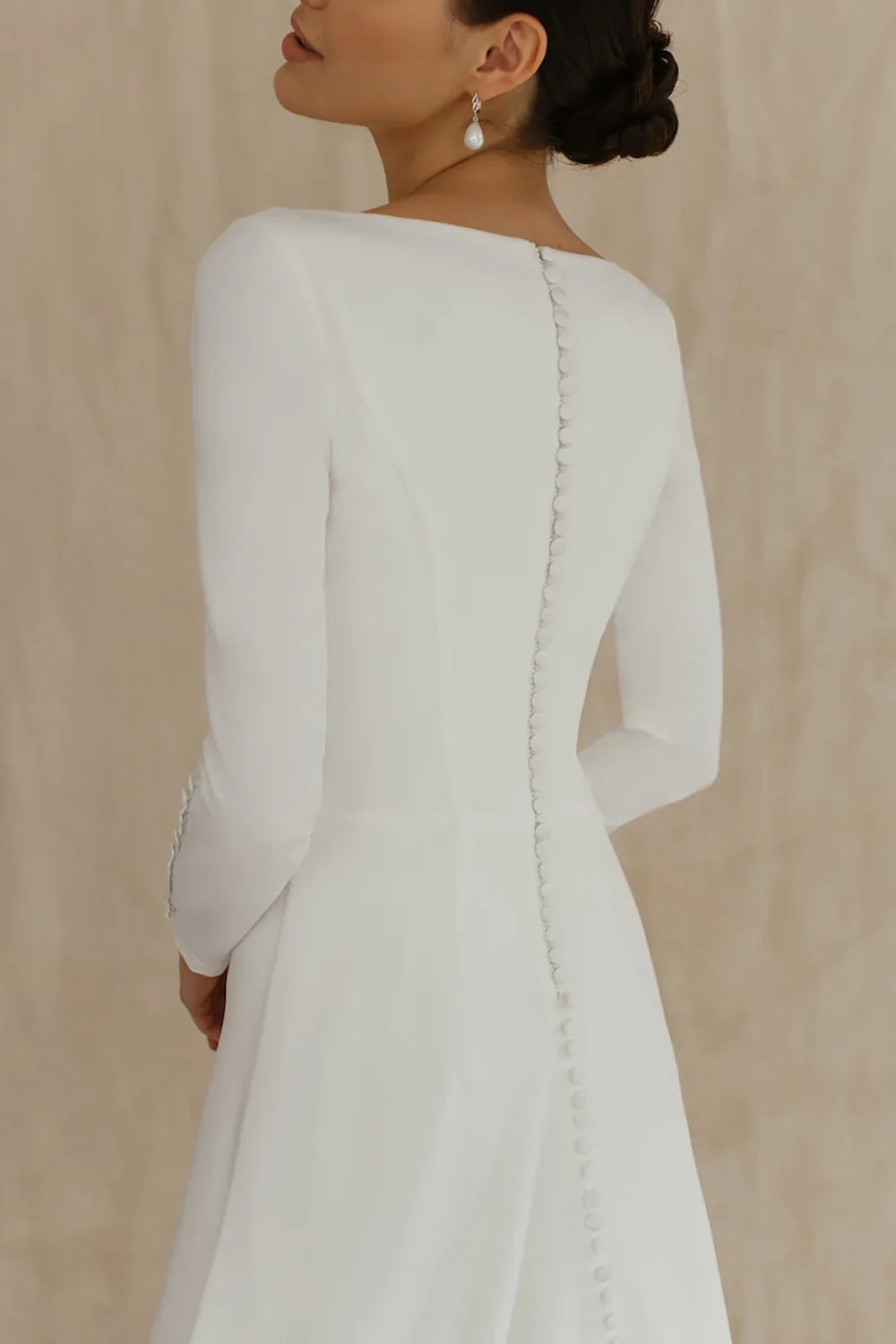 Modest Wedding Dresses Long Sleeves Scoop A-line Bridal Dresses Buttons Classic Elegant Bride Dress For Women Customized