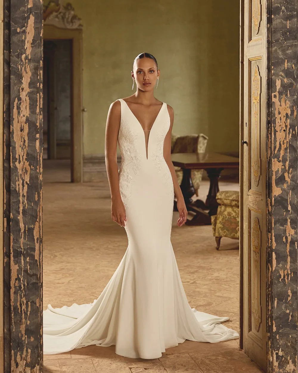 Sexy Deep V Neck Wedding Dresses For Women Customized Lace Apliques Bride Dress Cape Backless Mermaid Bridal Gown
