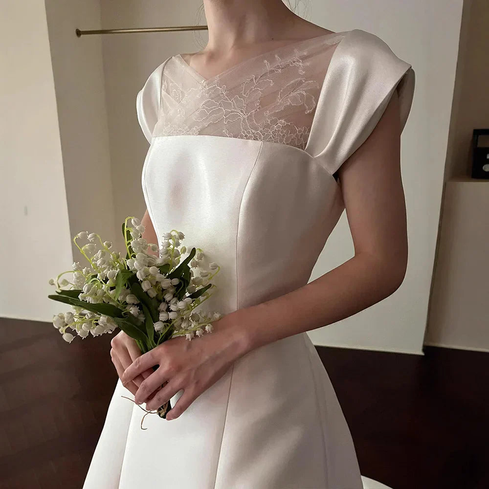 Elegant classic A-line wedding dress scoop lace appliques satin princess bridal gown