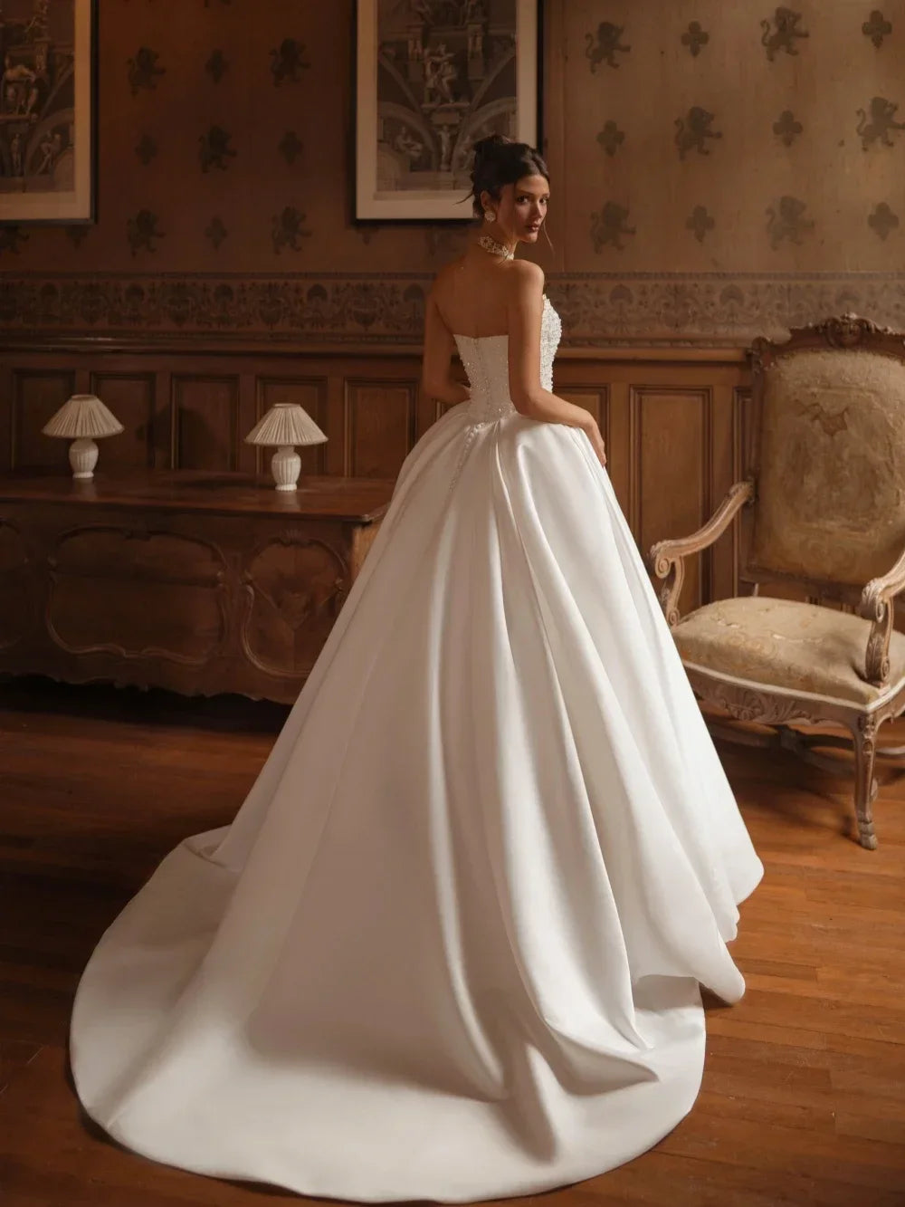 Elegant Pearls Lace Wedding Dresses Princess Women Buttons Back Bride Dresses Court Train Ball Gown Robe De Mariee Customized