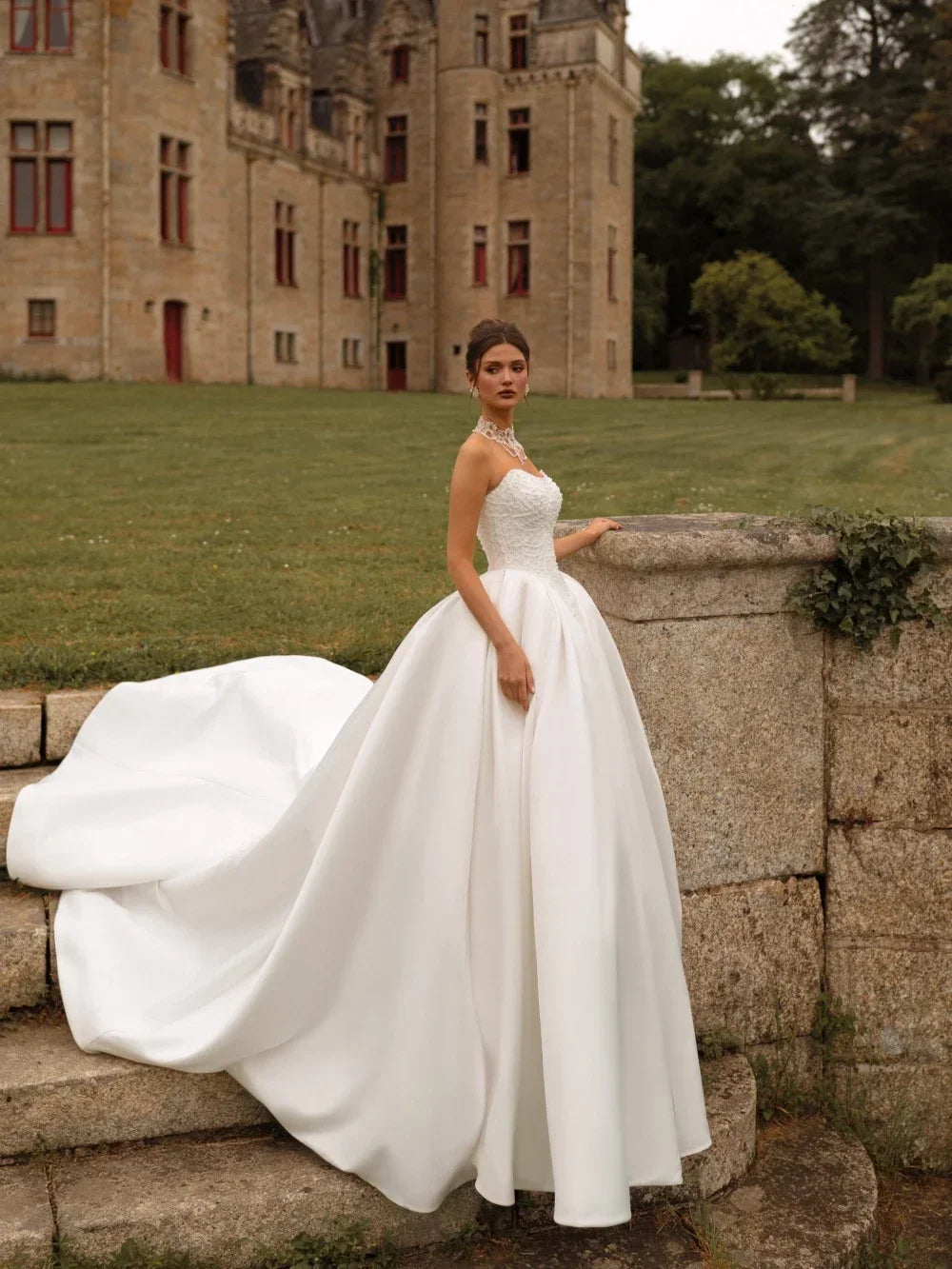 Elegant Pearls Lace Wedding Dresses Princess Women Buttons Back Bride Dresses Court Train Ball Gown Robe De Mariee Customized