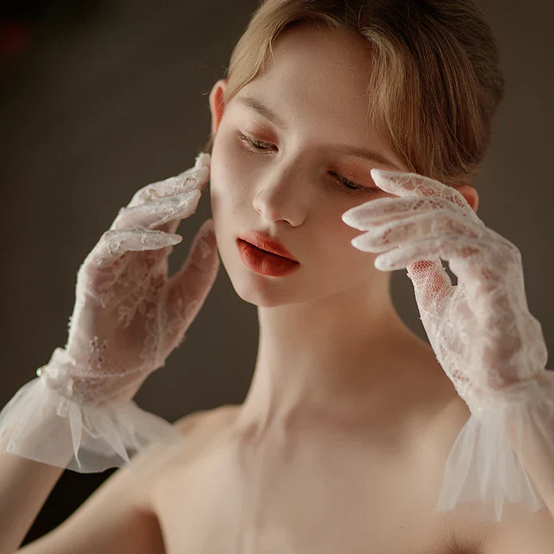 WG048 Exquisite Wedding Bridal Short White Lace Gloves Pearls Ruffle Edge Women Ladies Bride Bridesmaid Finger Wrist Handschuh