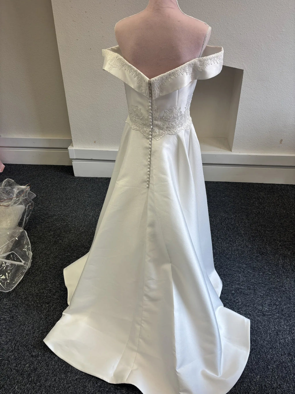2026 Customized Exquisite Wedding Dress With One Shoulder Satin Lace Pattern Decoration Large Skirt With Tail Vestidos De Novia