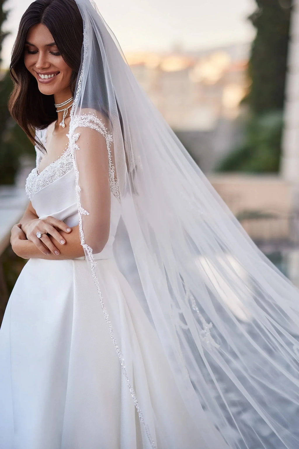 Luxury Wedding Dresses Beading Satin A-Line Brides Gown Illusion Cap Sleeves High Side Slit Sexy Bridal Dresses Customized