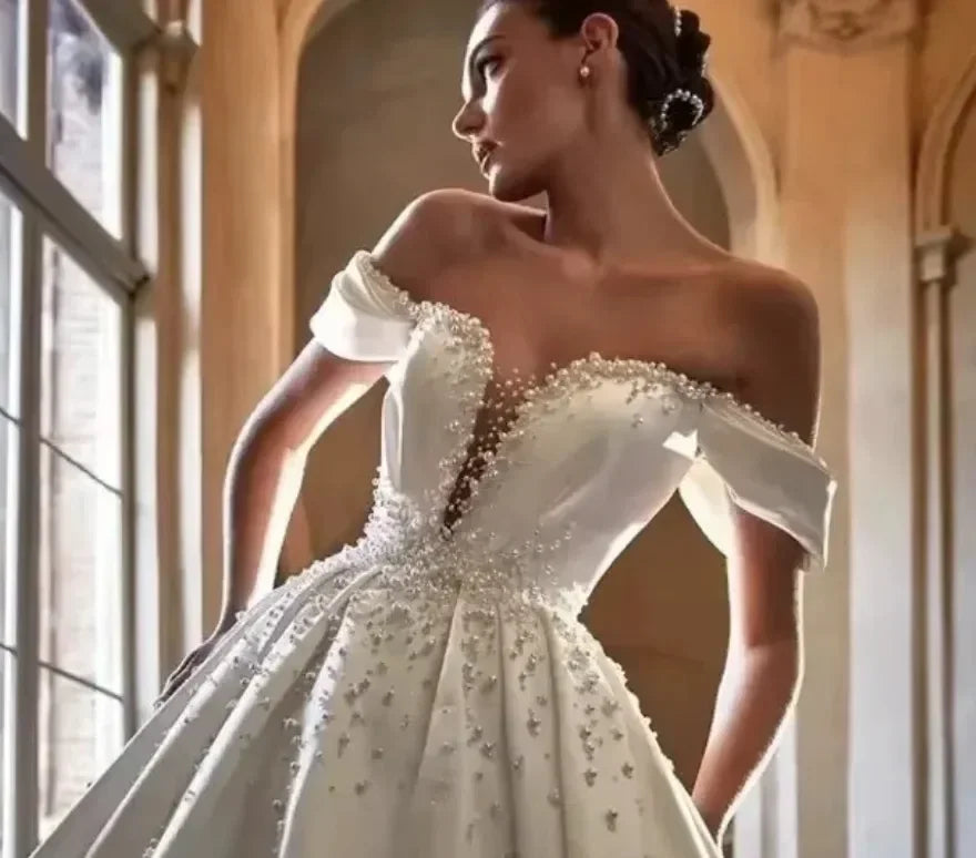 Luxury princess ball gown wedding dress sweetheart backless pearls beads long train satin bridal gown